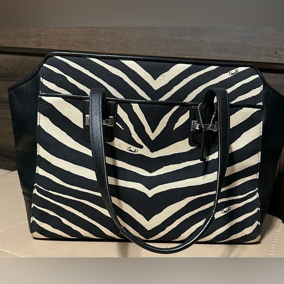 Authentic Coach Purse - Picture 12 of 14